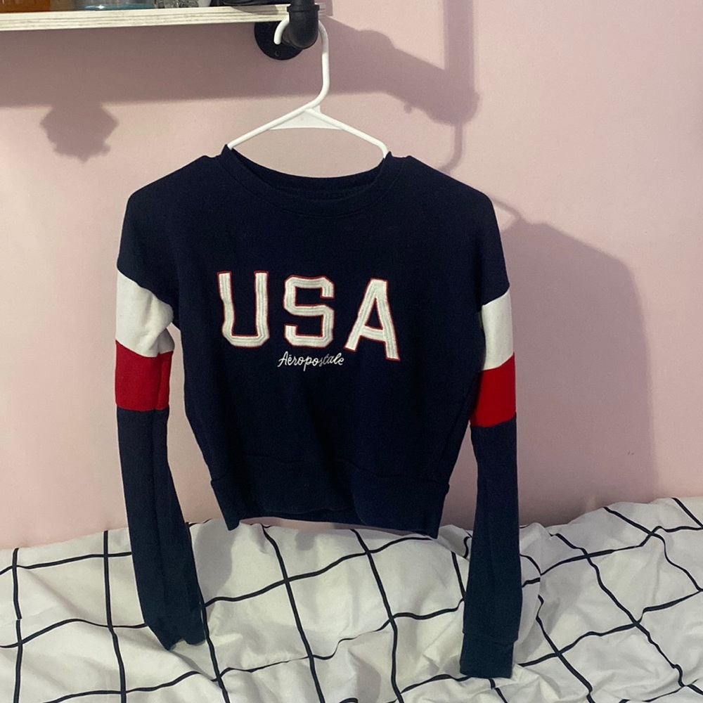 Cropped long sleeve, worn twice and from Aéropostale